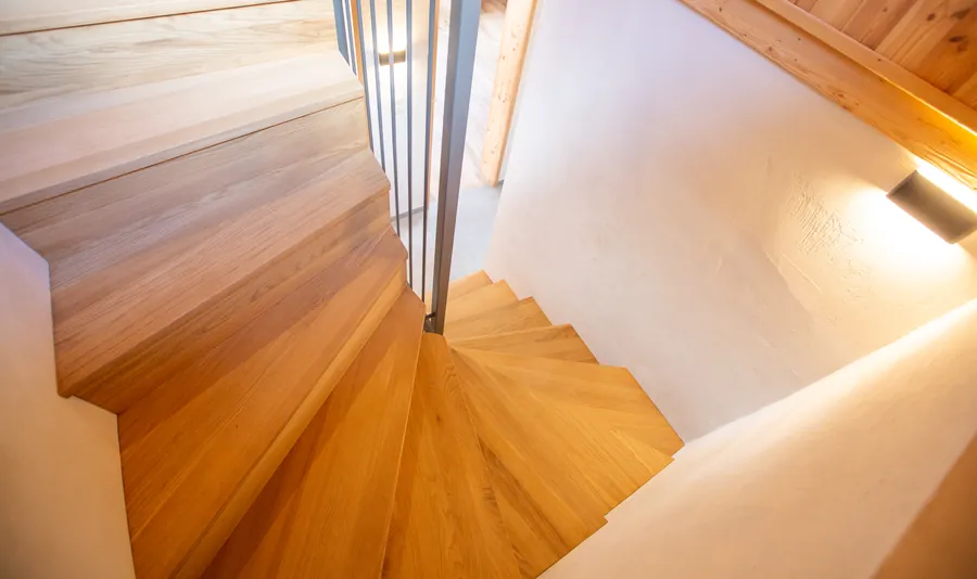 Escalier en colimaçon en bois vu de dessus